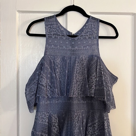 Gianni Bini tiered lace cold-shoulder dress - Picture 4 of 16